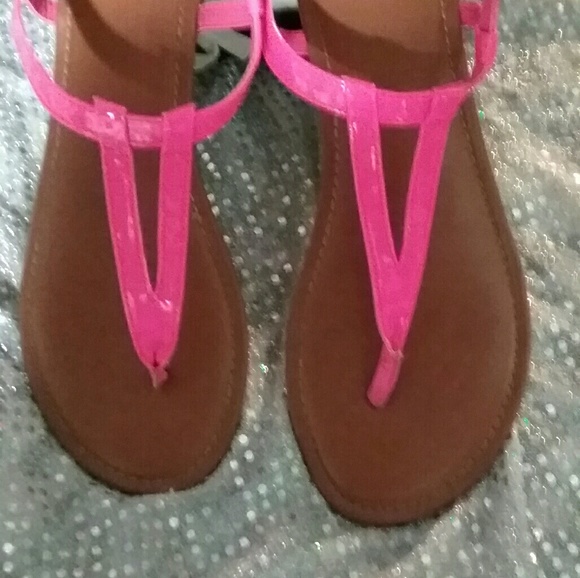 Pink fergalicious sandals - Picture 3 of 3